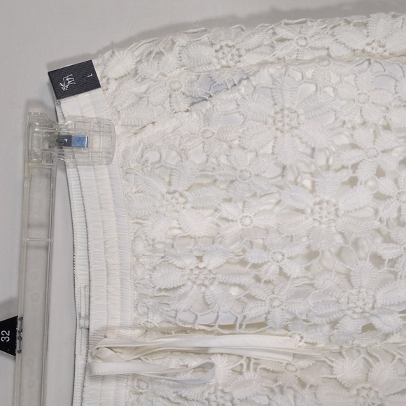 NWT Abercrombie and Fitch floral white shorts size large - Picture 4 of 15